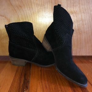 Black booties-never worn